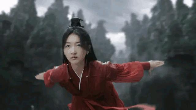 以前的轻功和现在的轻功,以前的轻功vs现在的轻功小视频