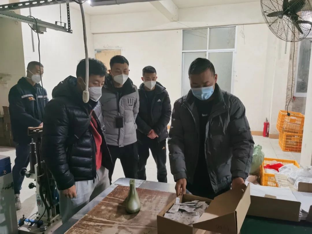 苏州查获假耐克鞋 (成都公安查获假冒运动鞋)