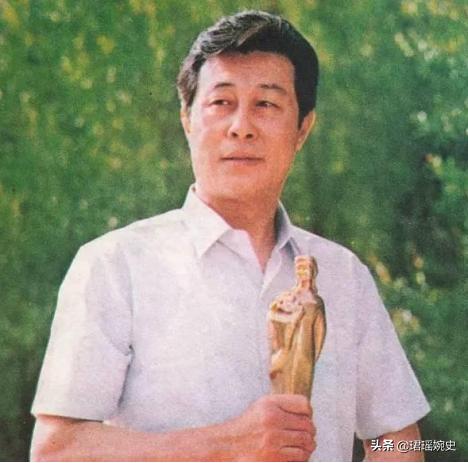 王心刚曾经照顾病妻五年不离不弃,王心刚和妻子恩爱不离不弃60年