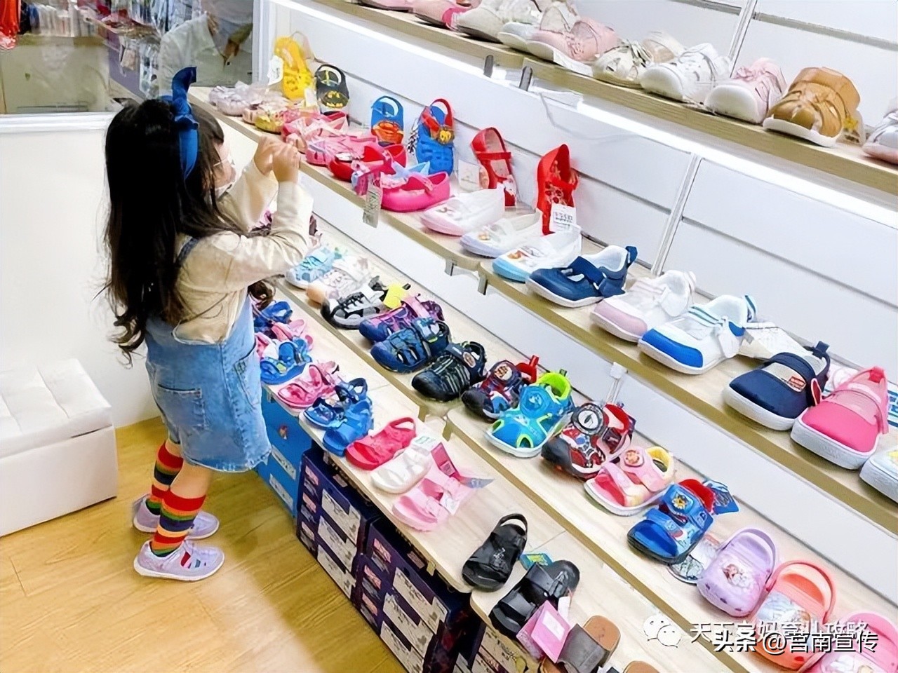 央视多次曝光“毒童鞋”！伤肾脏、可致儿童性早熟，家长需警惕