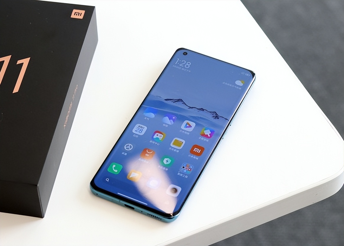 用了两年的小米一点也不卡顿,用了小米换苹果感觉不习惯