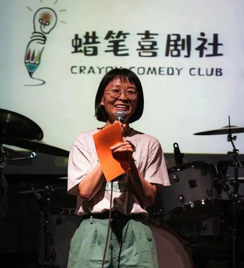 80后妈妈一边带娃一边上班,80后的全职妈妈带孩子