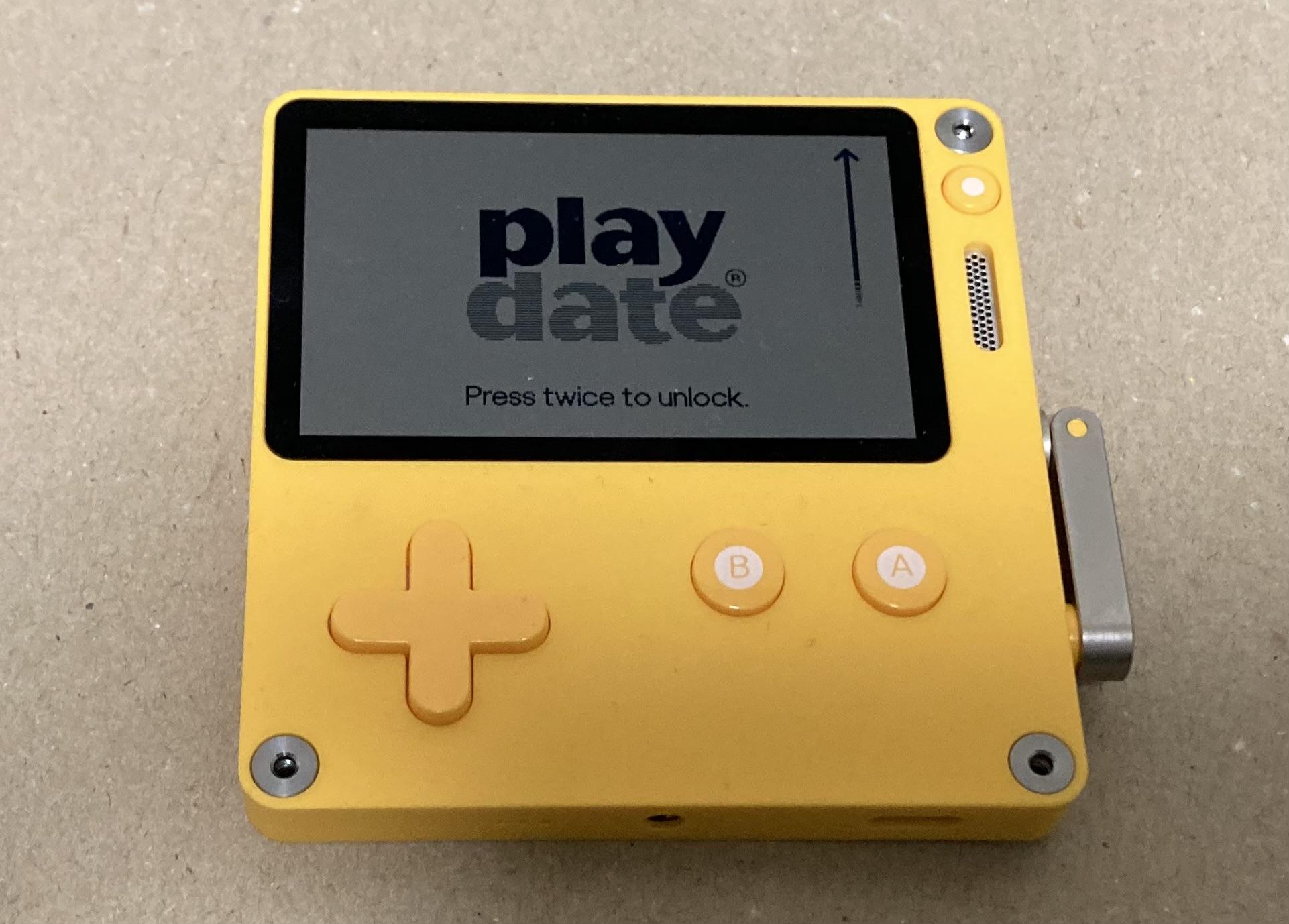 playdate掌机试玩,playdate复古迷你掌机