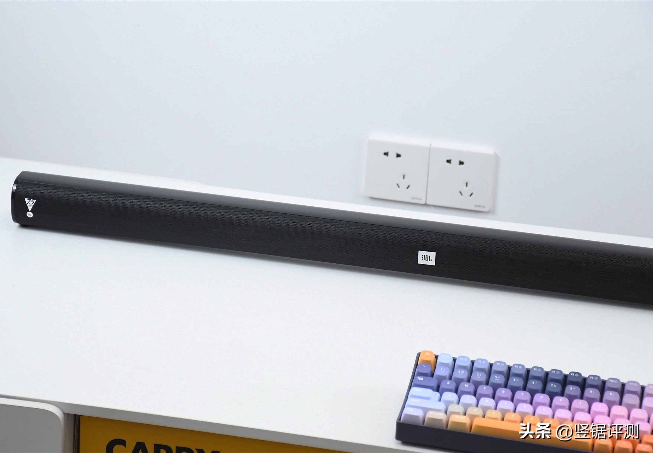 花899元买了台JBLCINEMASTVJ100回音壁，投影仪“秒变”家庭影院