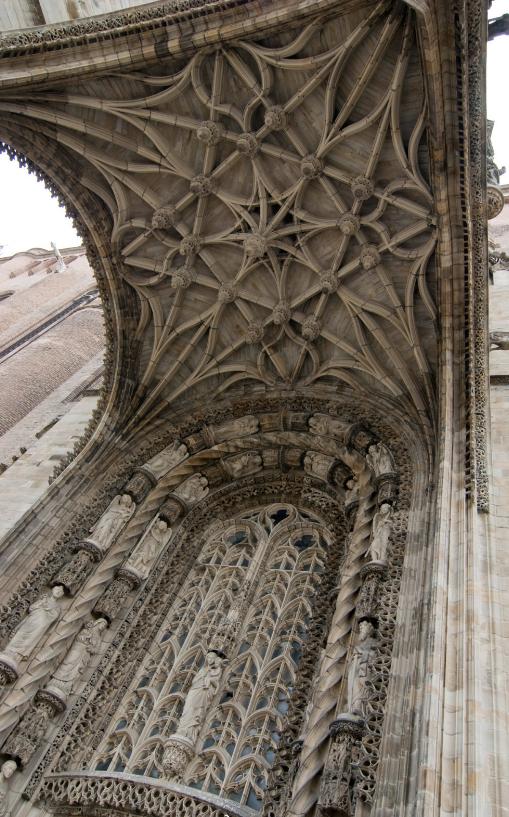 我是尖的，戳破天的那种！——哥特风格