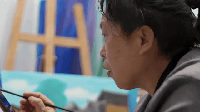 57岁北漂女工，在女厕3㎡管道间里画画：这里安放我的灵魂