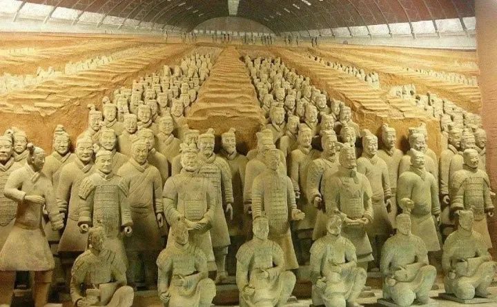 秦始皇兵马俑二号坑的介绍,秦始皇兵马俑的颜色是什么