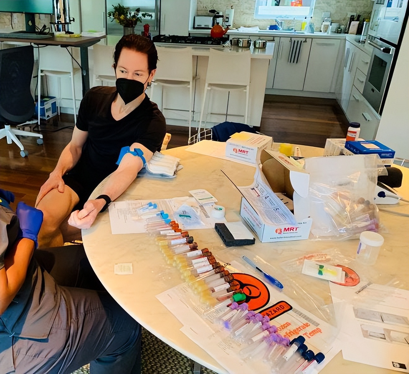 美国富豪父子换血,美国46岁亿万富翁换血