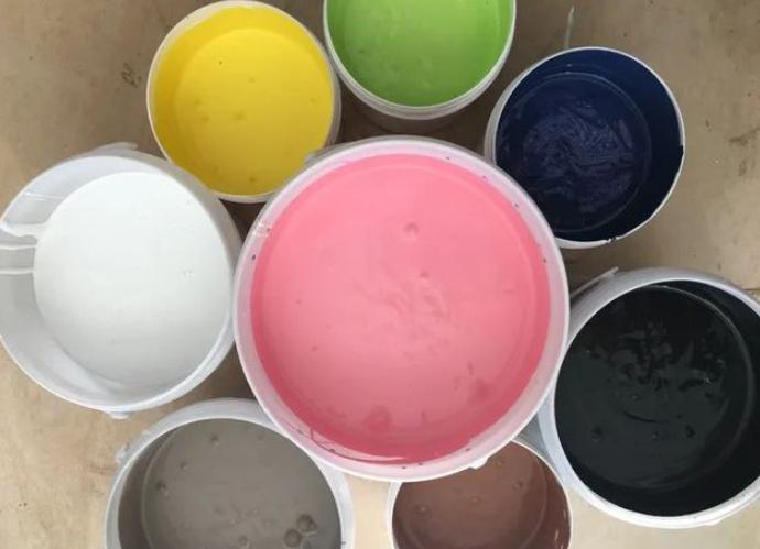 100元的乳胶漆能用吗,100元一桶的乳胶漆