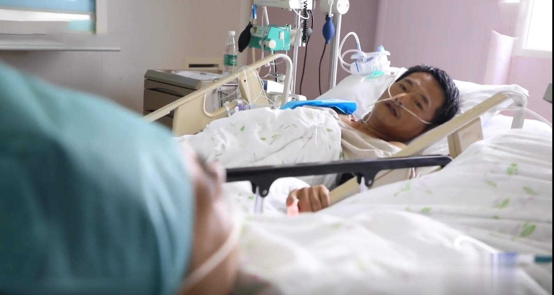 2018年,内蒙古一父亲身患绝症生命垂危,独生子力排众议割肝救父