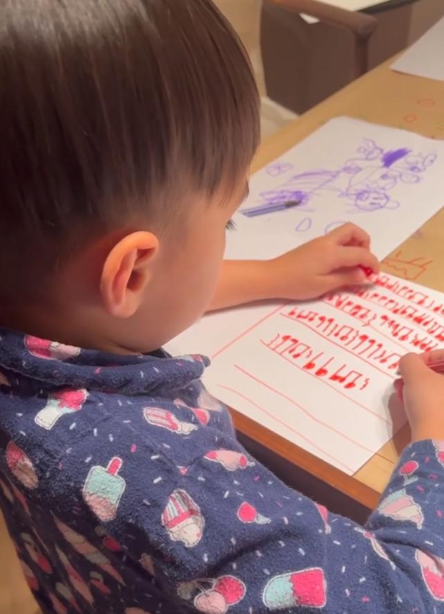 周杰伦发文庆祝与昆凌结婚七周年,周杰伦rap式官宣昆凌怀三胎