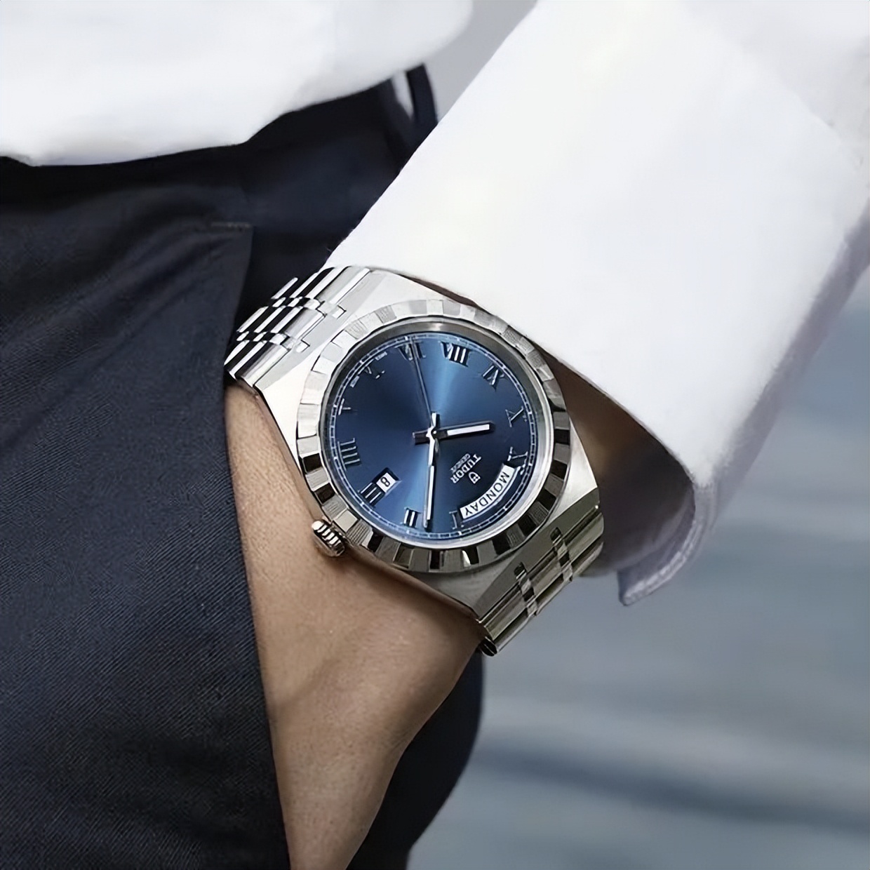 上班族年轻人手表推荐,戴着低调的钢带机械表推荐