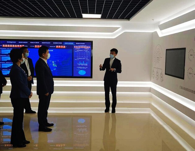 保定市委书记*党**晓龙参观考察优易数据建设的大数据服务产业基地