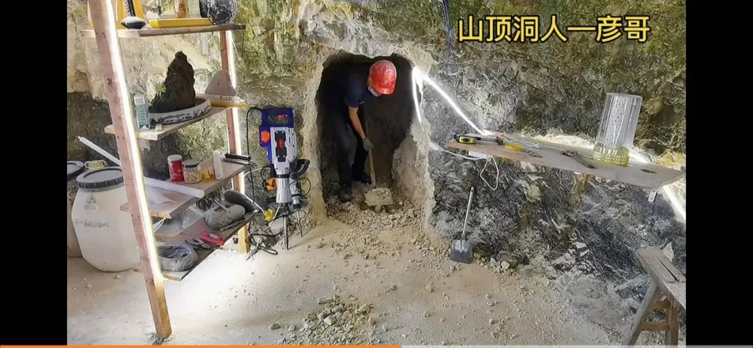 老鼠客厅挖洞视频,客厅挖老鼠洞