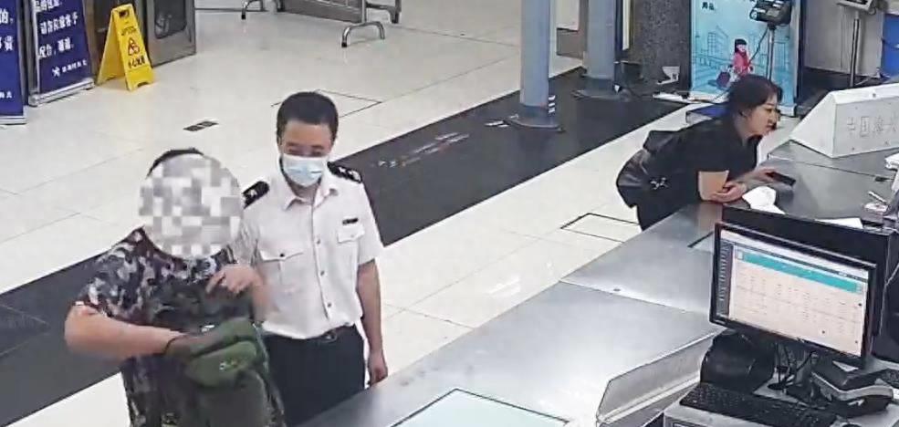 国外惊现巨型蝾螈,巨型暴蝾螈