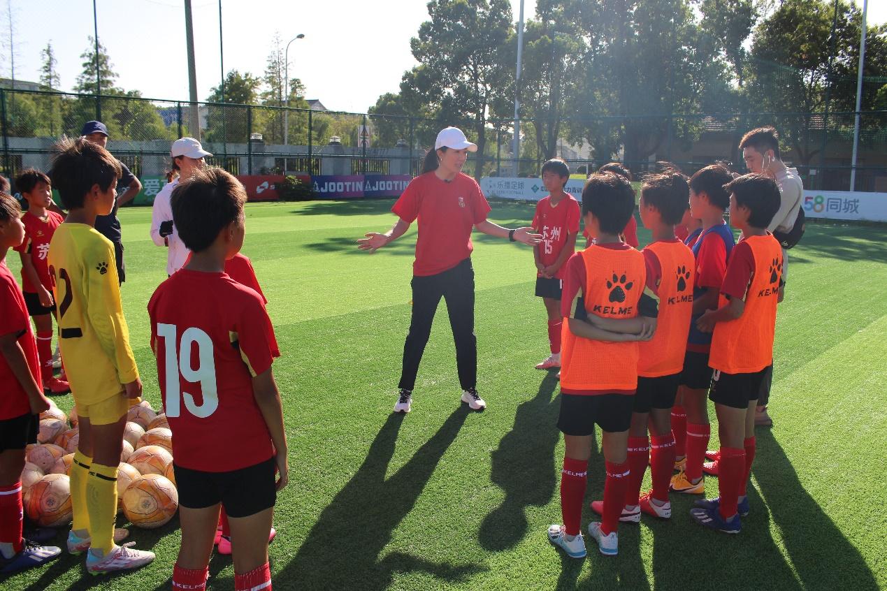 太湖边小玫瑰绽放中青赛公益行浦玮走进苏州香山实验小学