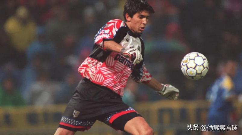 世界足坛致敬马拉多纳,足坛众星致敬布冯