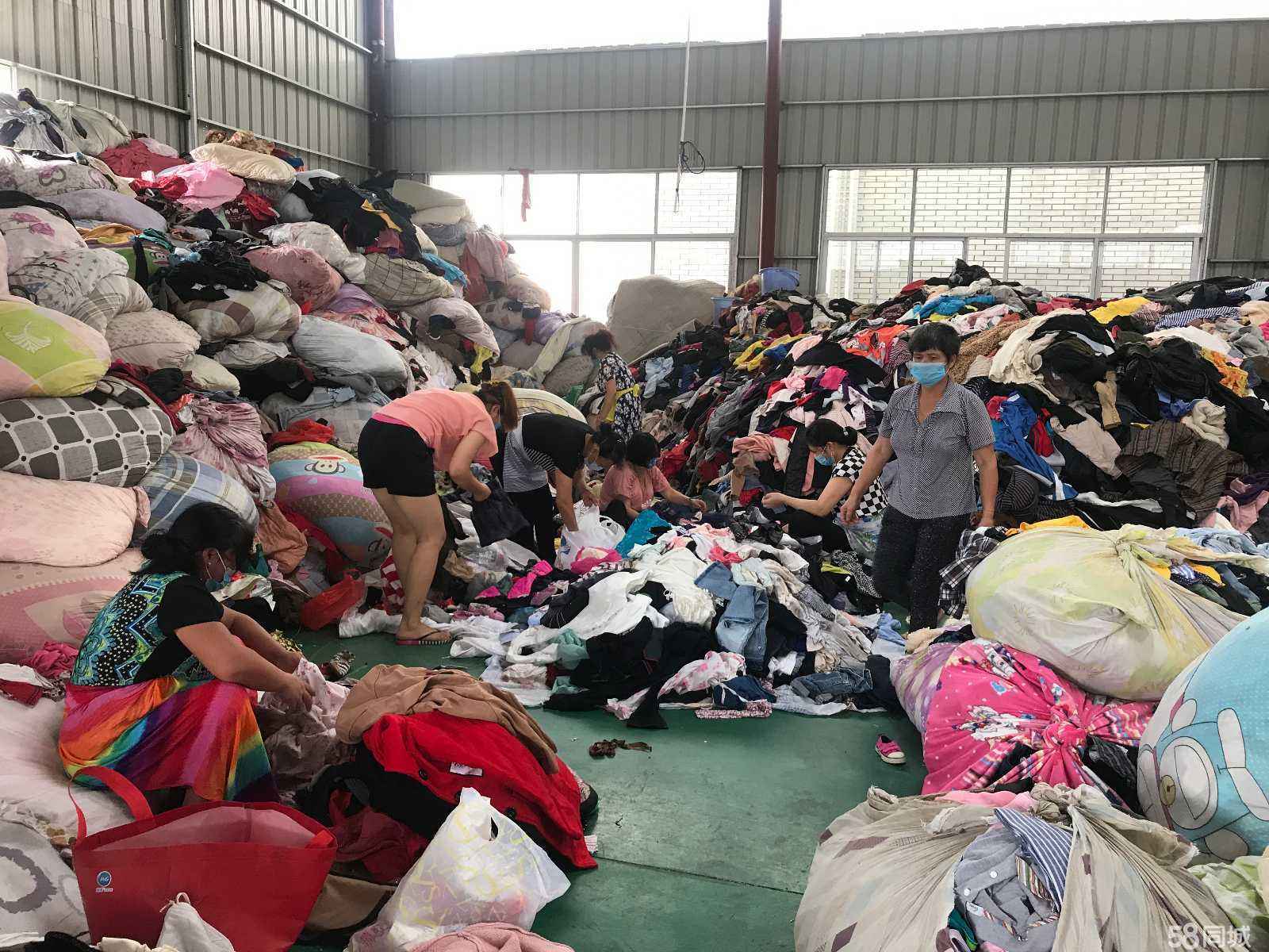 回收旧衣服1吨能赚多少,回收旧衣服一个月能挣20万吗