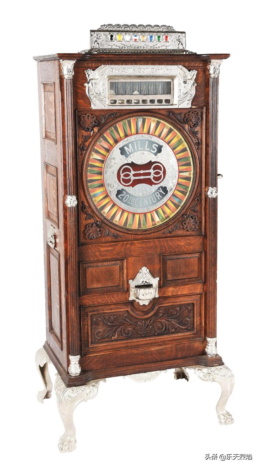 1895年——查理·费发明第一台商业老*机虎**