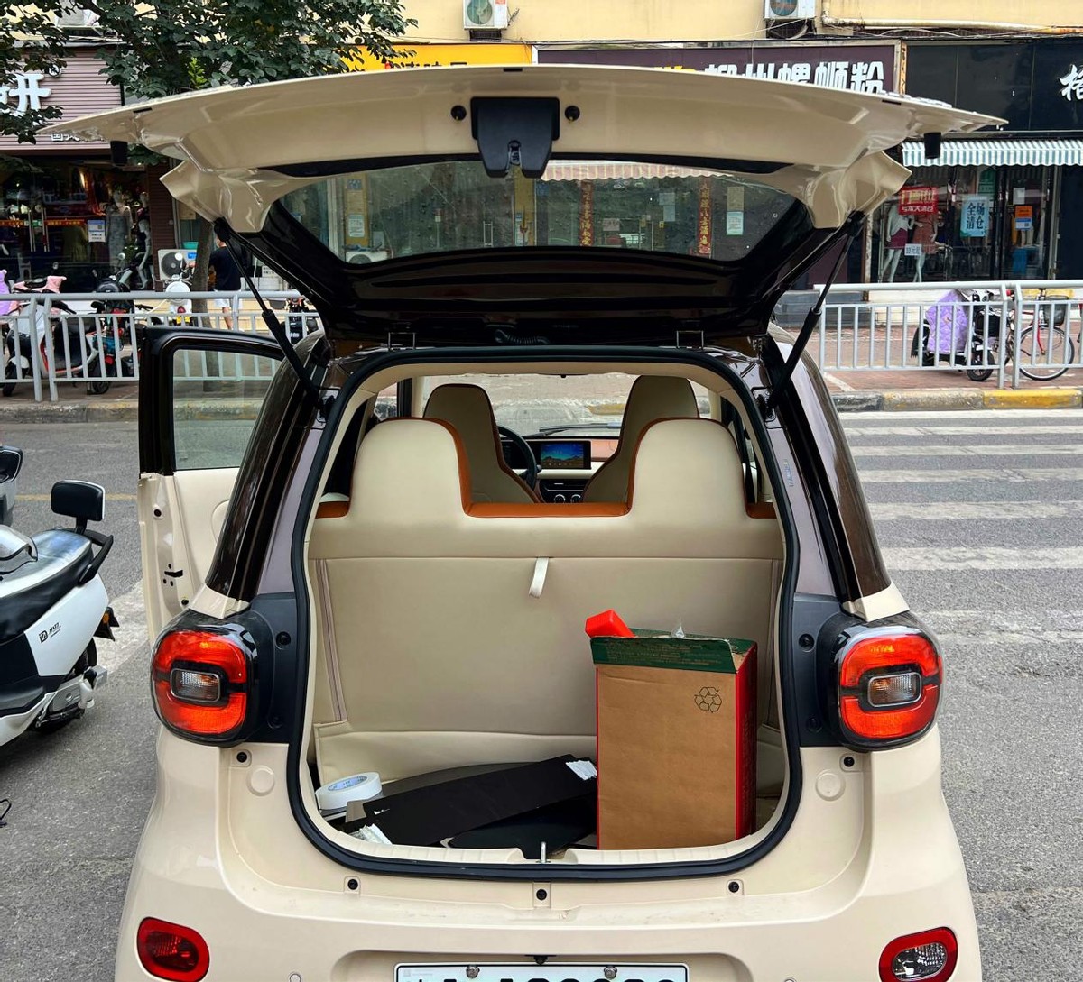 小虎fev新能源汽车测评,买菜带娃旅行跑山都不差的摩托车