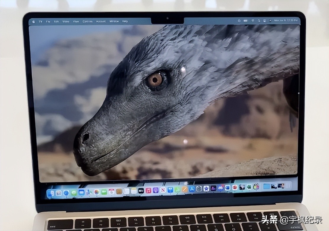 新款MacBookAir像一头性能野兽，可为何它只支持一个外部显示器