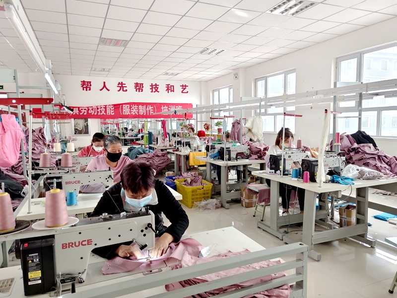 新华村就业机会,新华乡种烟户农民种地不容易