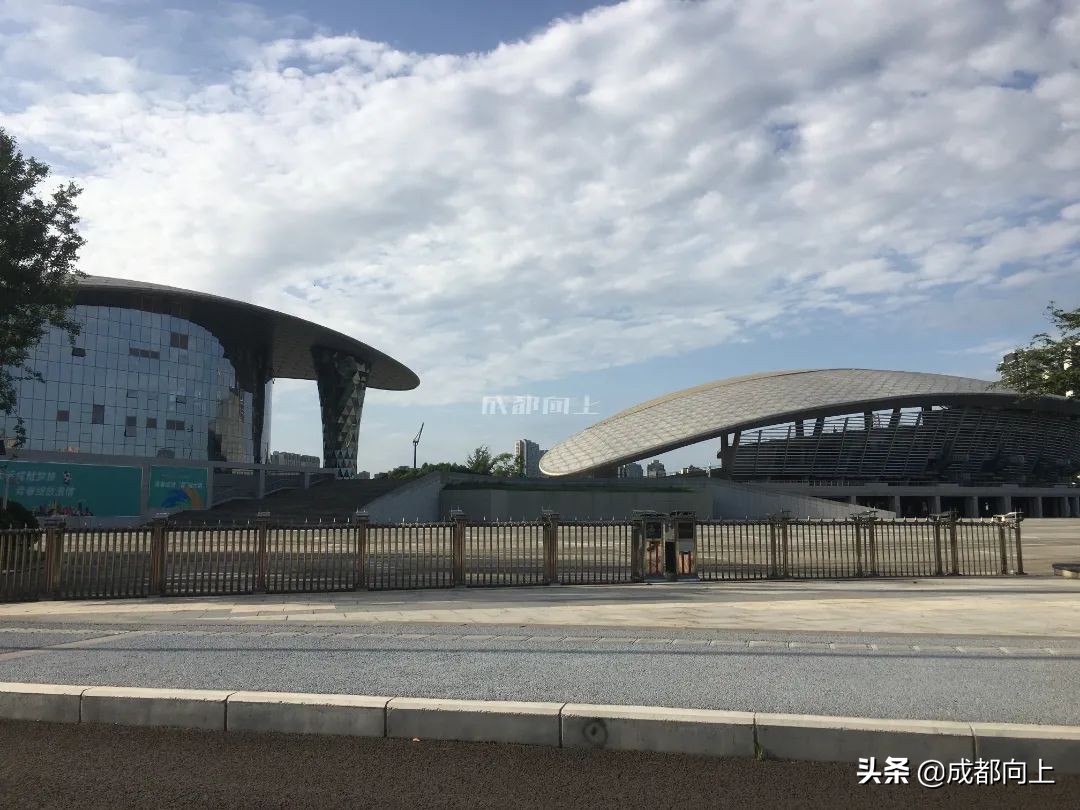 被吹爆的成都国际城南，居然没有拿得出手的体育场馆？