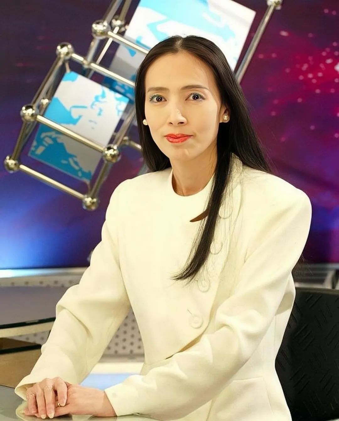 比汪小菲还疯的百亿富婆，5段婚姻历经*养包**、家暴后竟然不疯了？