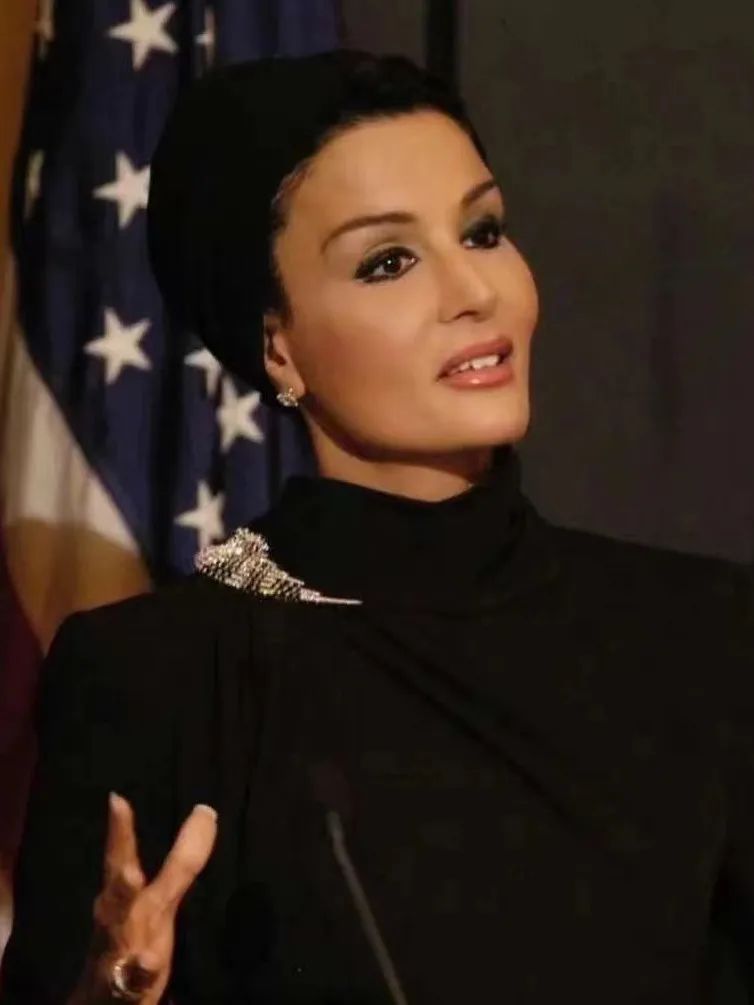 深扒卡塔尔王妃的珠宝盒，竟然发现了温莎公爵夫人的拍卖真品