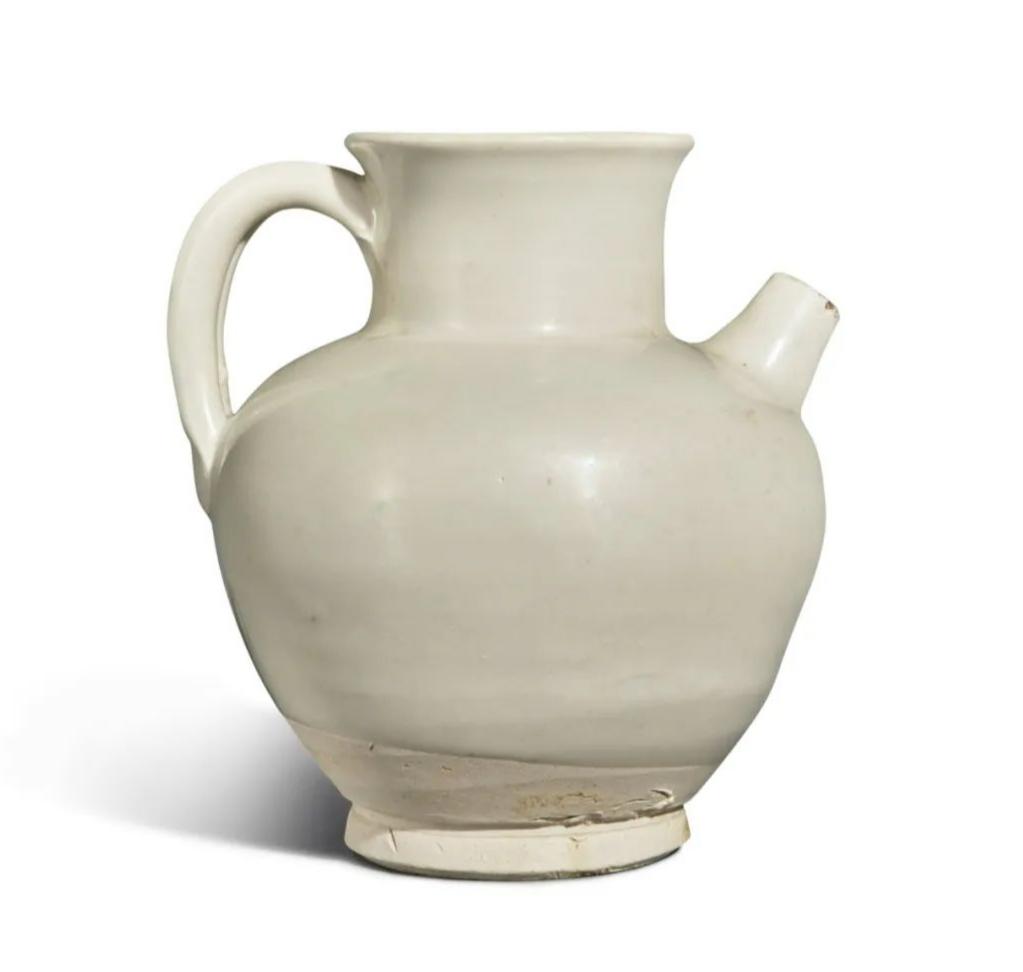 苏富比拍卖镂空八棱瓶,苏富比粉彩九桃纹天球瓶