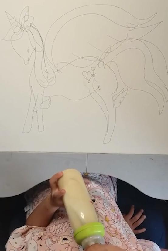 4岁萌娃自学画画,看似随手涂鸦,成品却让人眼前一亮:看到了天赋