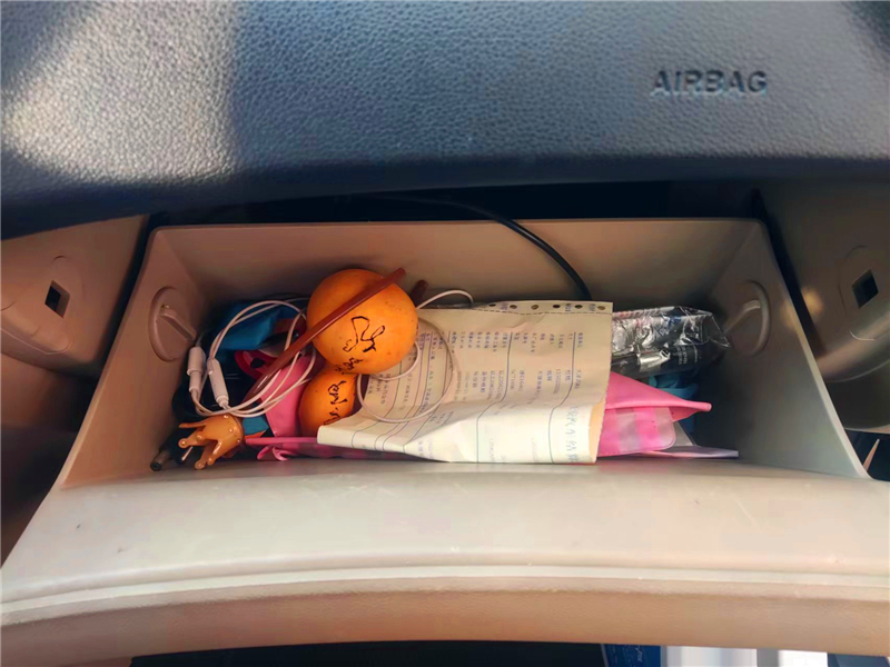 更换空调滤芯时怎么摘下手套箱,更换空调滤芯大概多少钱