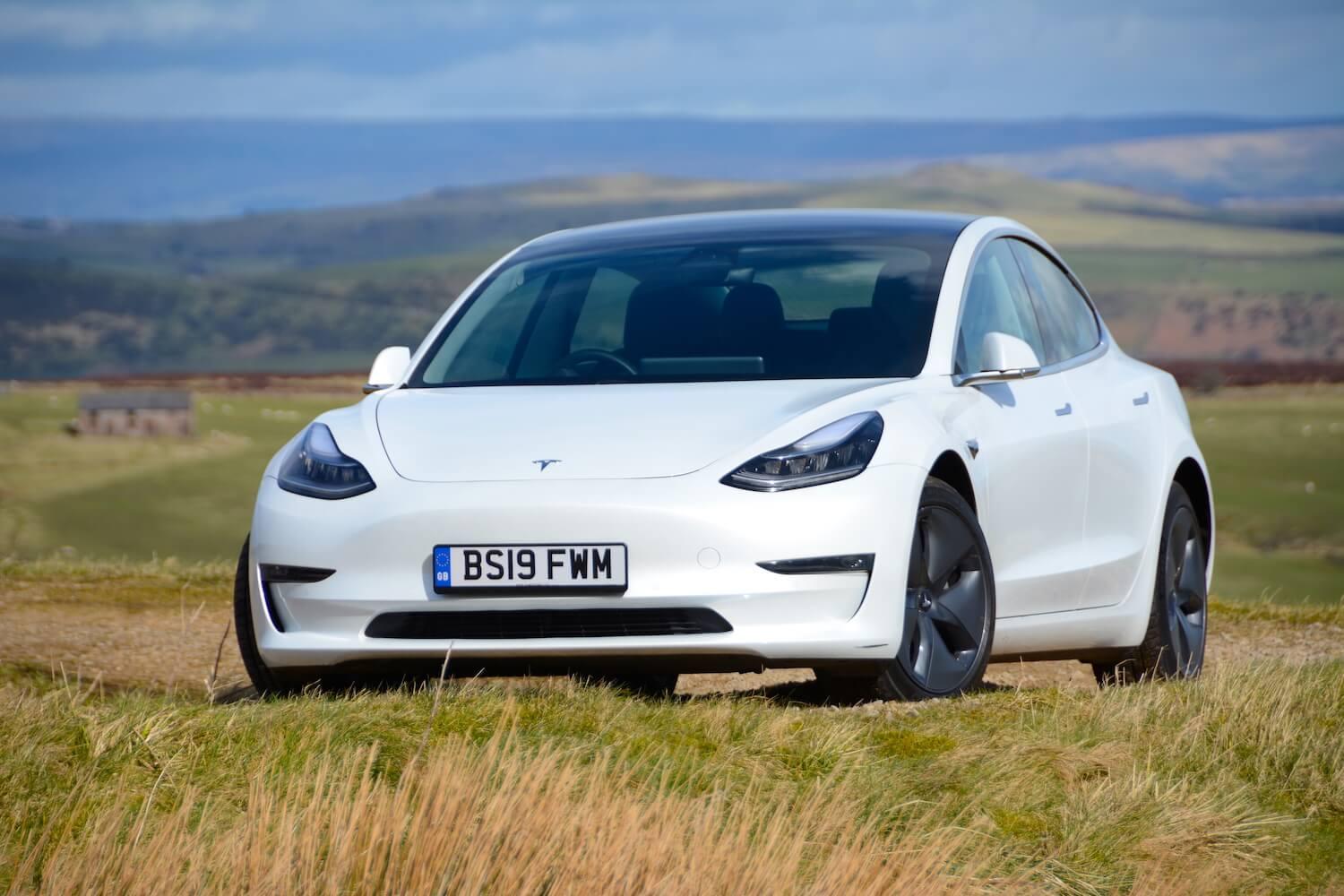 30万买电动车还是燃油车,30万以上电动车销量排名