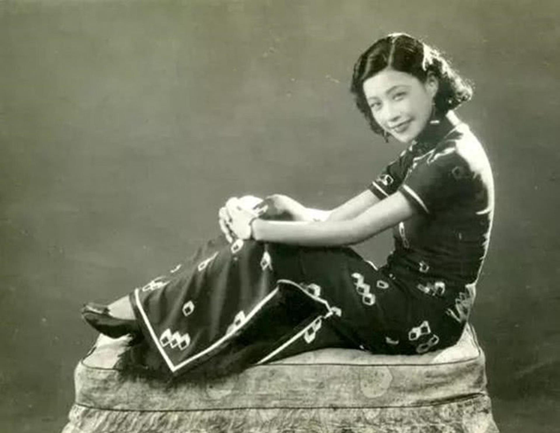 解胸生乳,探索民国女性自由之路