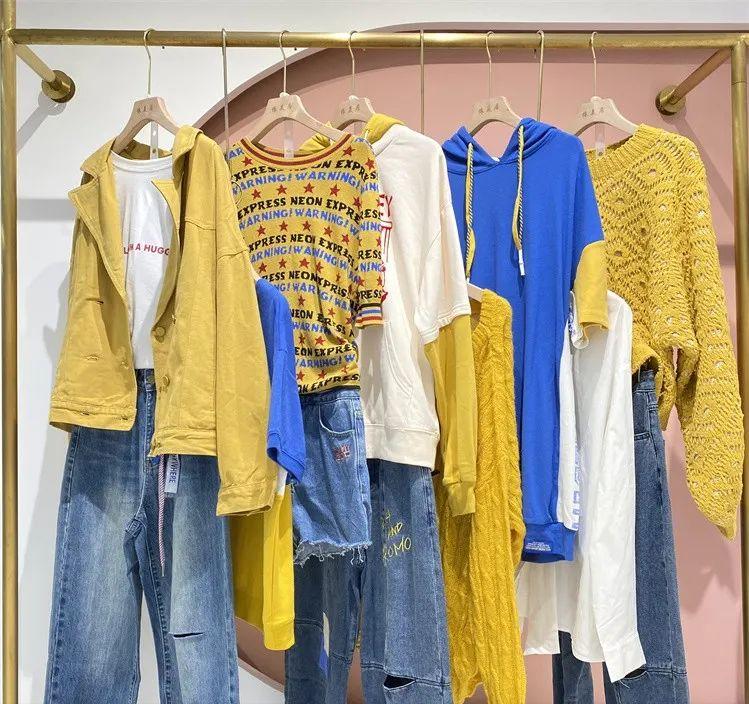 乐町女装2023新款棒球外套,乐町短款连帽女装