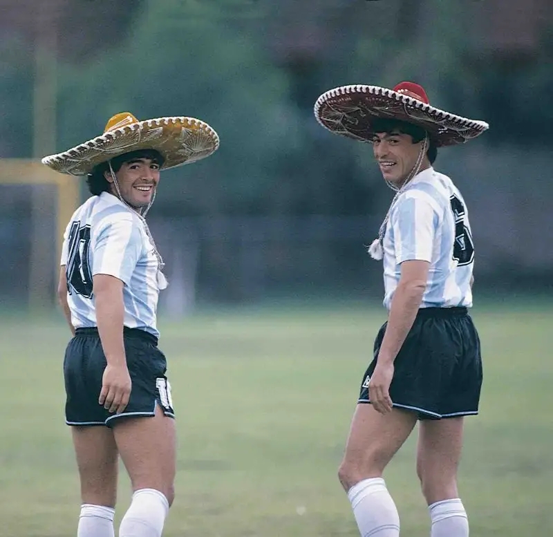 梅西获奖感言致敬马拉多纳,致敬伟大的阿根廷球王马拉多纳