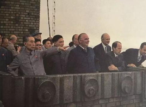 1973年，两位国家领导人都身患癌症，为了各自国家“舍命陪君子”