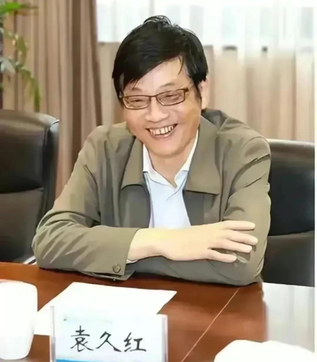 马列主义学院院长在工作群发女性*处私**照，网友：受过先进性教育！