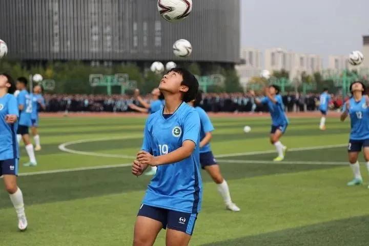 历城二中女足代表中国参赛,恭贺济南历城二中女足夺世界冠军