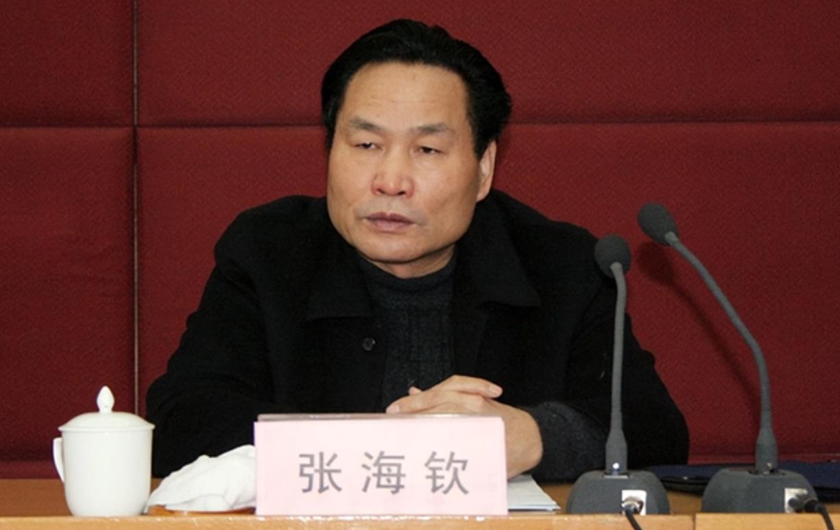 河南“贪虎”张海钦，为生儿子包3个*妇情**，其中一对姐妹