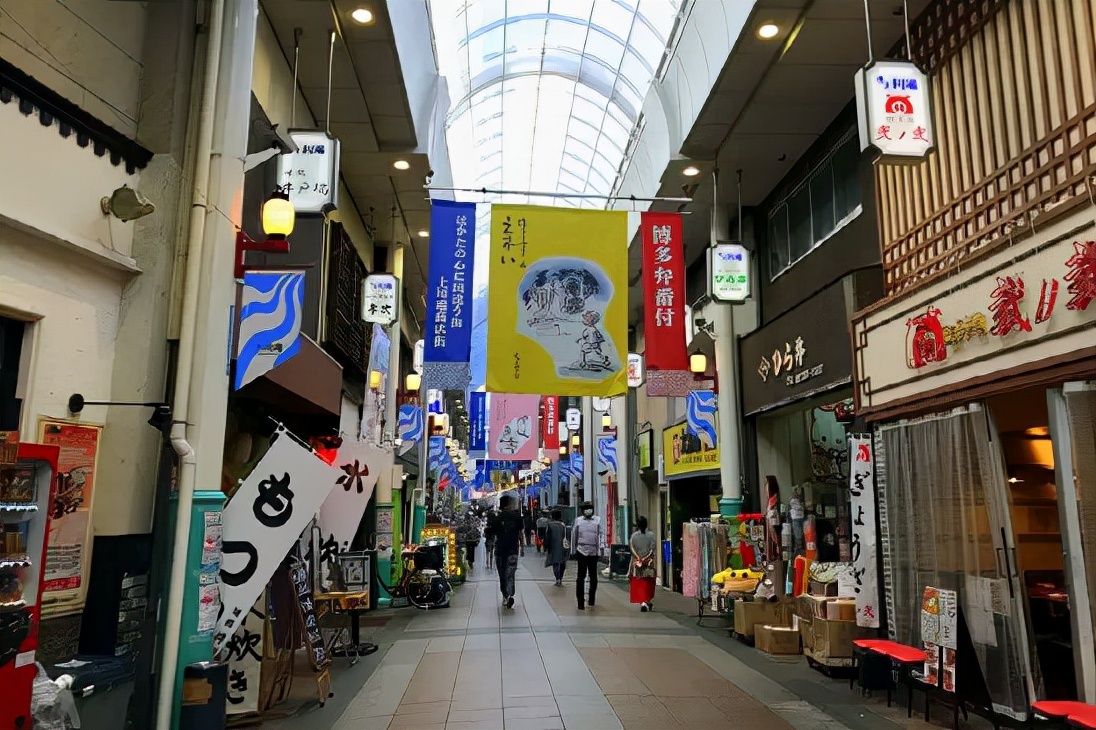 嫌弃汉字“土气”的中国品牌们，醒醒吧