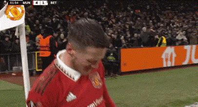 曼联4-1！惨败利物浦的罪人独造3球，“两个窝窝”哥滑跪眼含热泪