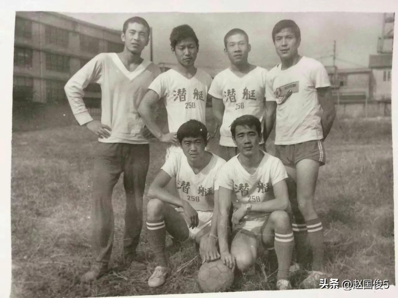 一个爱足球的先生,一个爱踢球的普通人