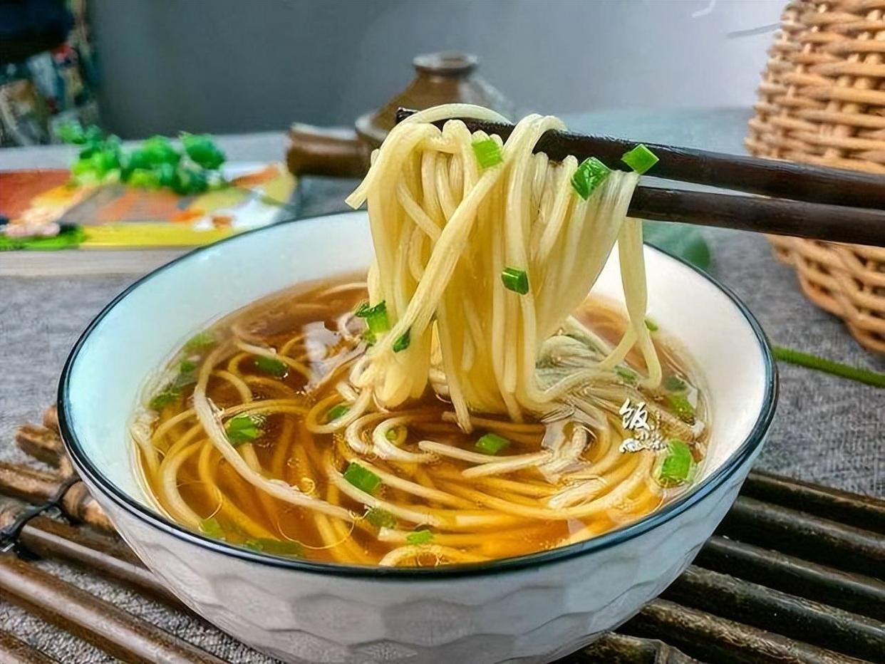 血糖高吃面条牢记这三点,血糖正常值6.1-6.9每天吃一碗面条