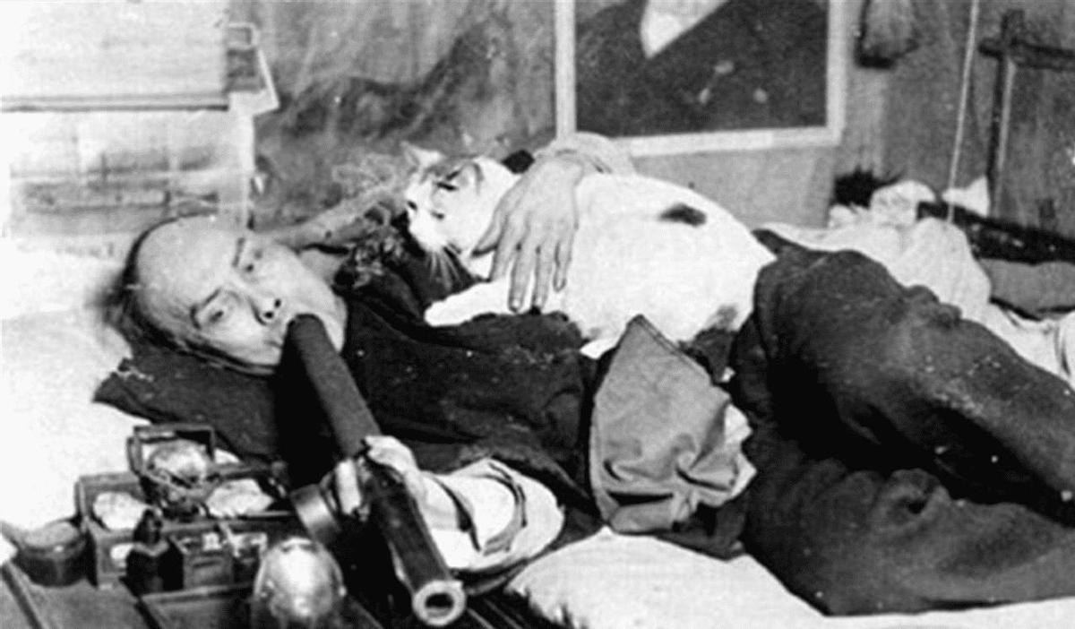 侵华日军*行暴**照片，女子为活命，脱衣服让日本人拍摄，*辱侮**致死