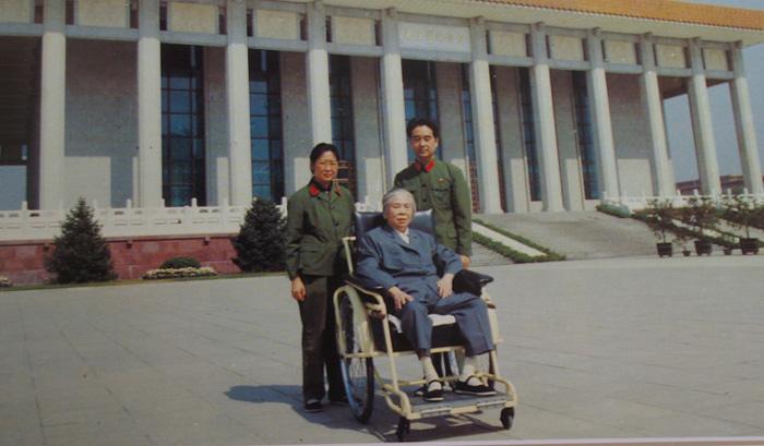 朱道来:*子珍贺**坚信他是毛岸红,身份成谜,毛*东泽**:把他交给组织