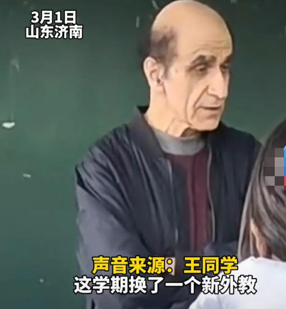 外教老师酷似格格巫,一高校外教酷似格格巫