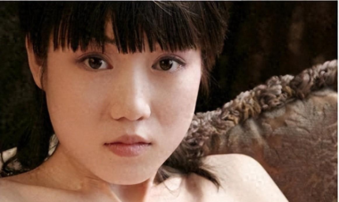 年轻时拍100多套写真，最红裸模*筱雨张**，如今过得怎么样？