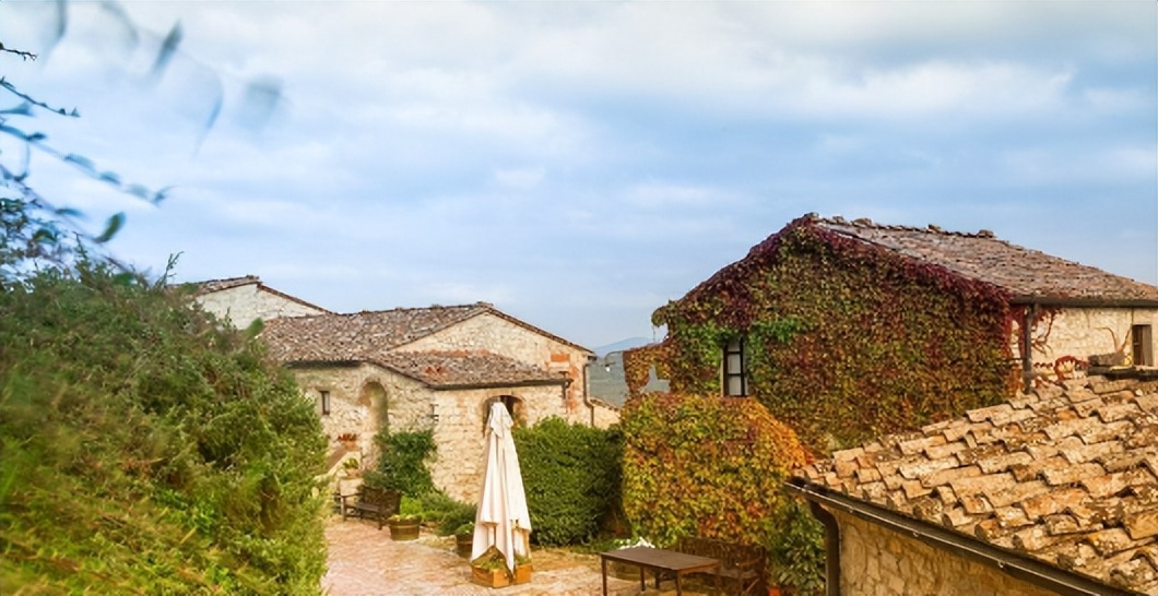 西安女子报团观光九寨沟，回到家之后发现，包里有个“百眼筛”