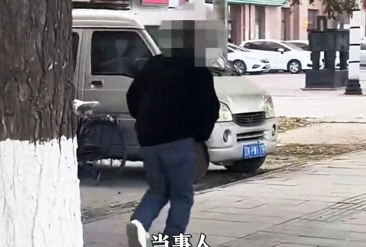 女子路遇暴露狂大喊吓走男子,女子当街遇到变态男